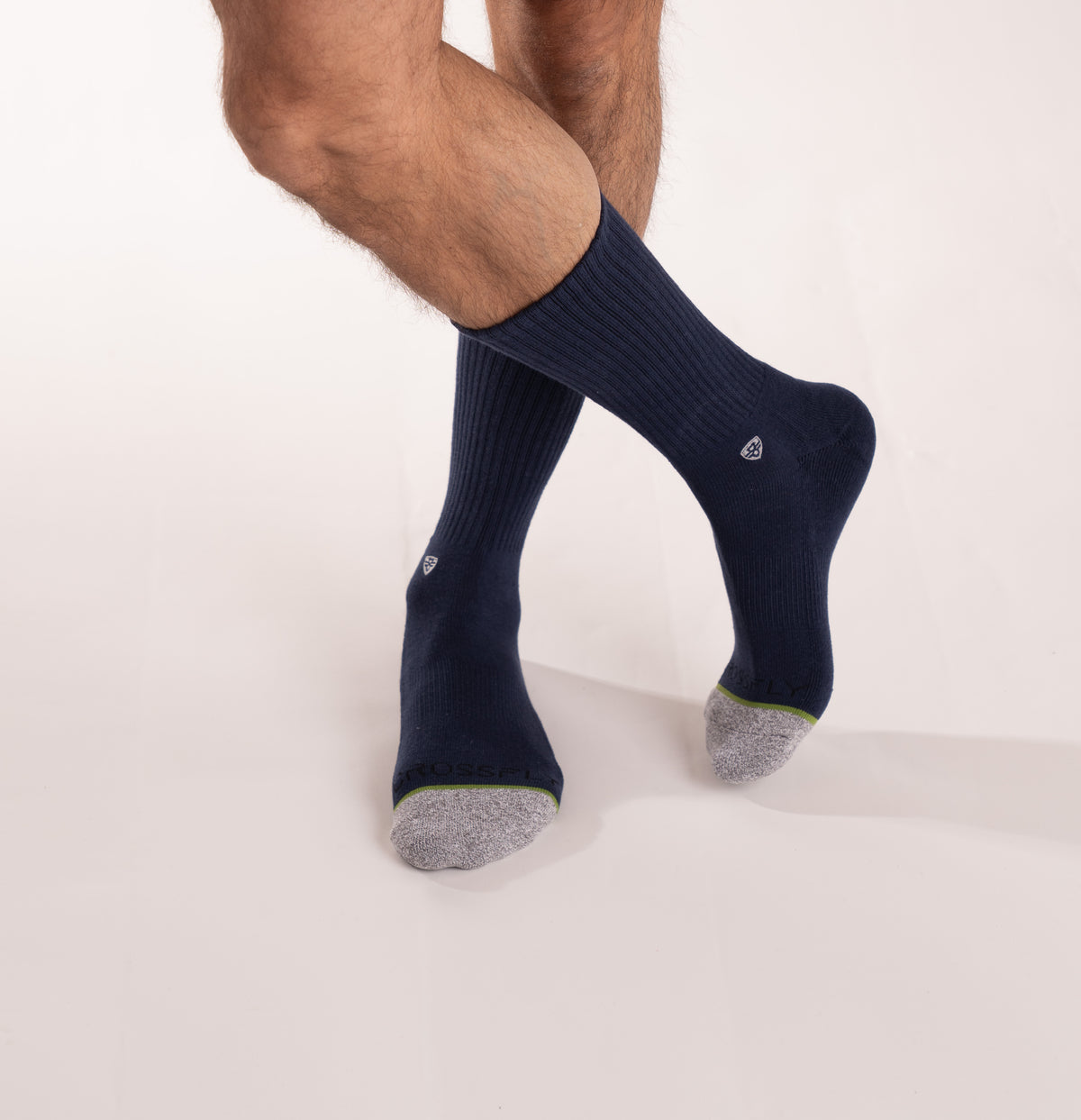 Crossfly men&#39;s Original Crew Socks in navy from the Everyday series, featuring Flat Toe Seams and 360 Hold.